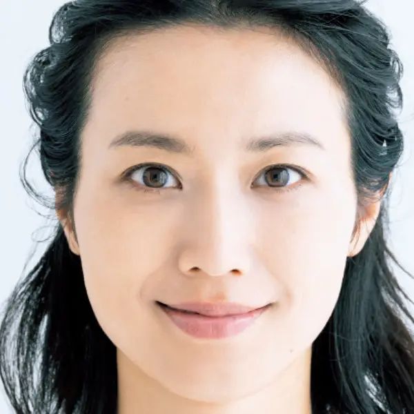 肌全体に薄くファンデーションをのばした状態