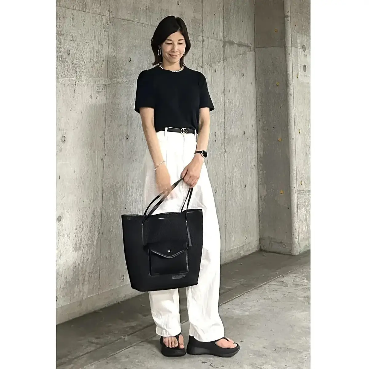 【50代のデニムコーデ7選】カジュアルながらも上品な印象を与えてくれる初秋の装い