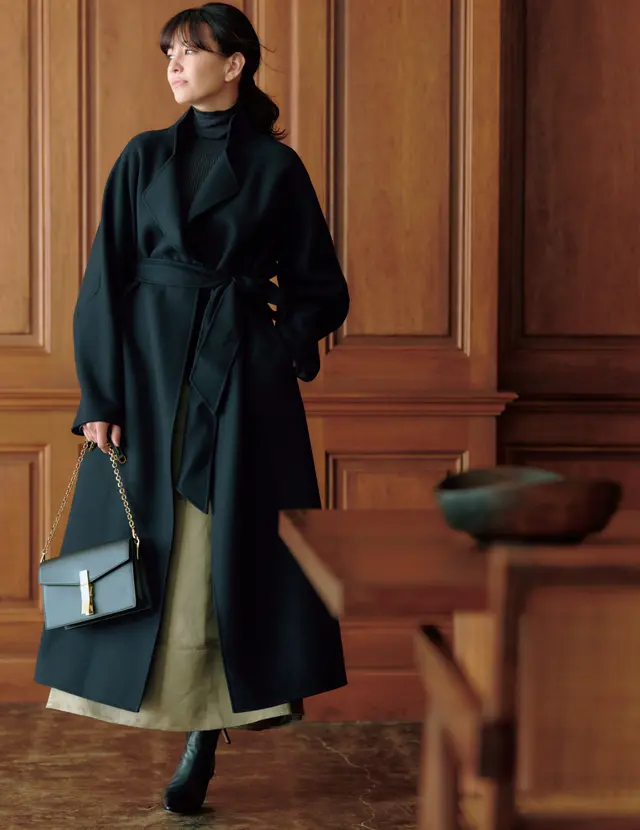 ノーブルなロング丈コートコーデのRINA