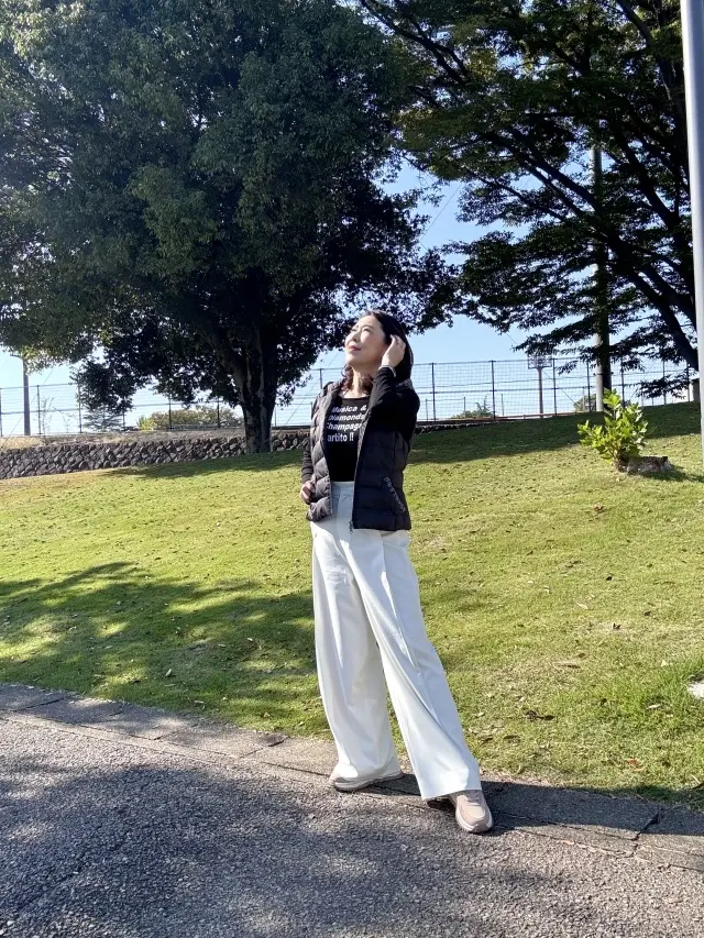 優美なセミワイドホワイトパンツで軽やかにの画像_5