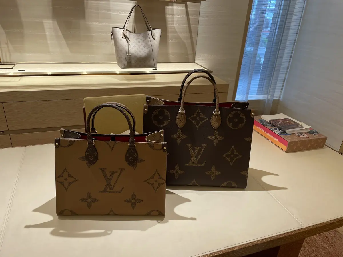 バッグとサンダルが主役のシンプルコーデでの画像_8