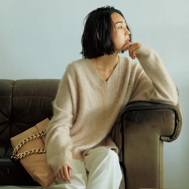 大人の色気は鎖骨のギリギリラインが重要