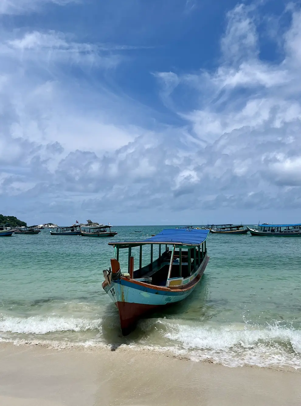 アイランドホッピングの船