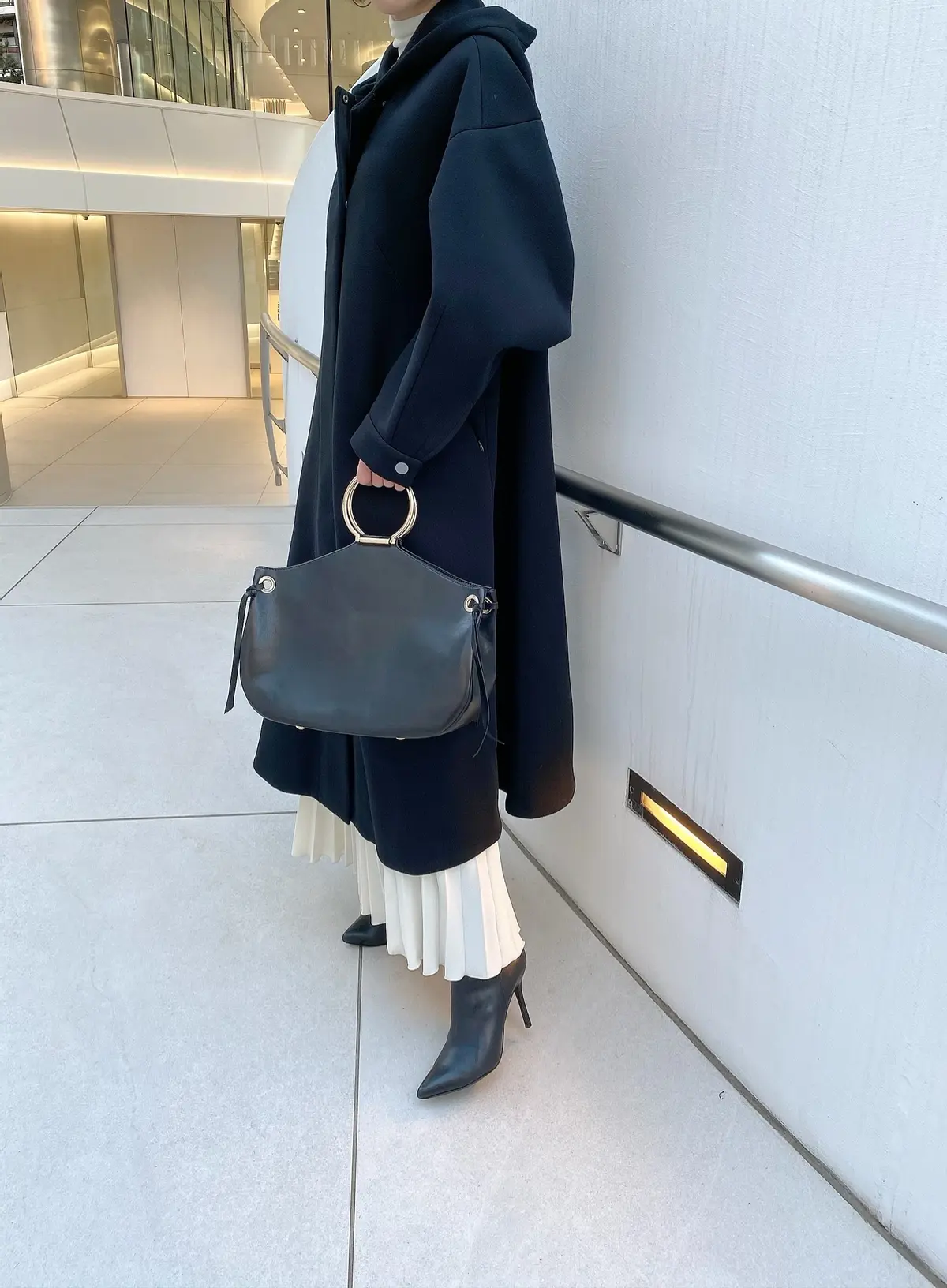 超軽量！春まで着られるコートの画像_4