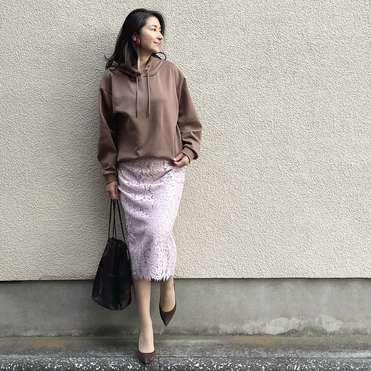GUパーカーにレーススカートに合わせて