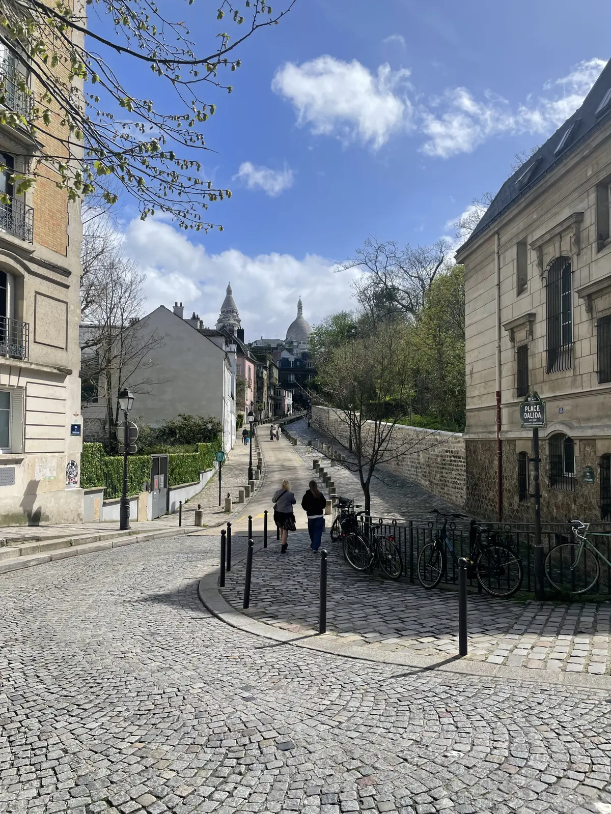 パリ　モンマルトル　歩き方　アブルヴォワール通り　エミリーインパリ　ロケ地