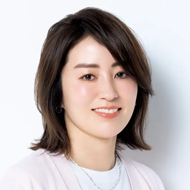 寂しく見える前髪の「ボリューム不足」は、ふんわりレイヤーを仕込んで解決！【50代髪型・ヘアスタイル】