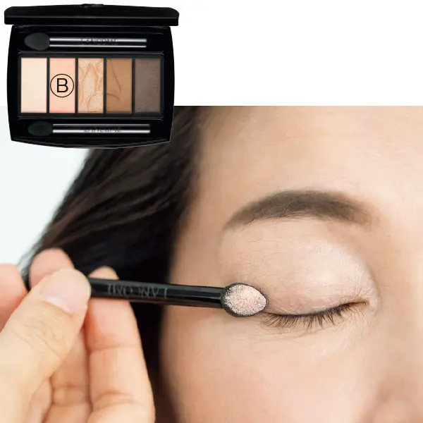 ベージュのニュアンスカラーを二重幅に入れて明るい立体感を