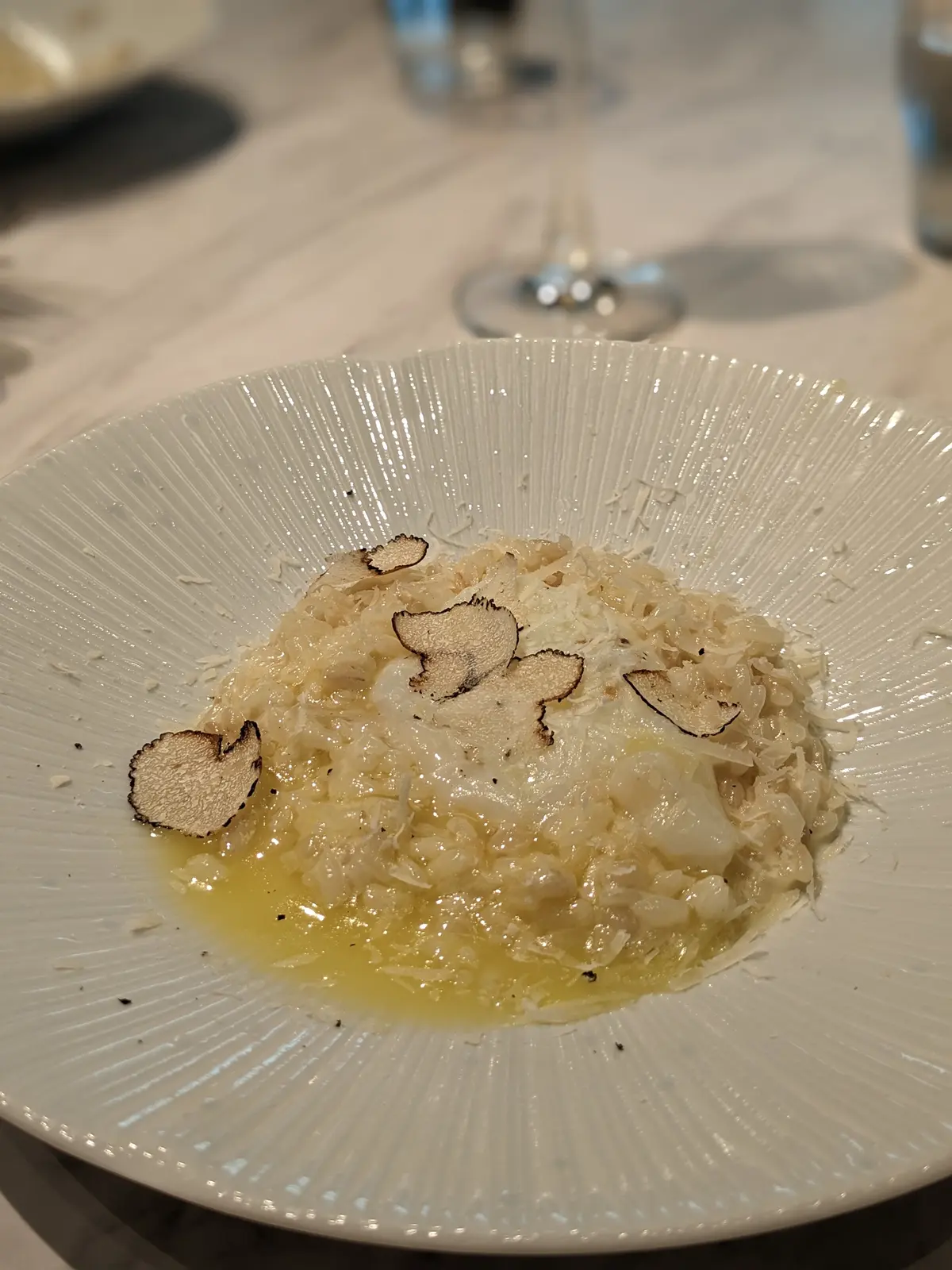 スペシャリテのトリュフと白卵のリゾット。