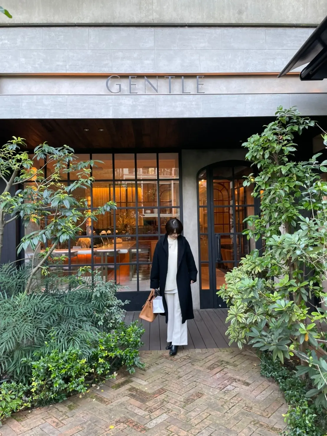 大人モードのモノトーンコーデの画像_1