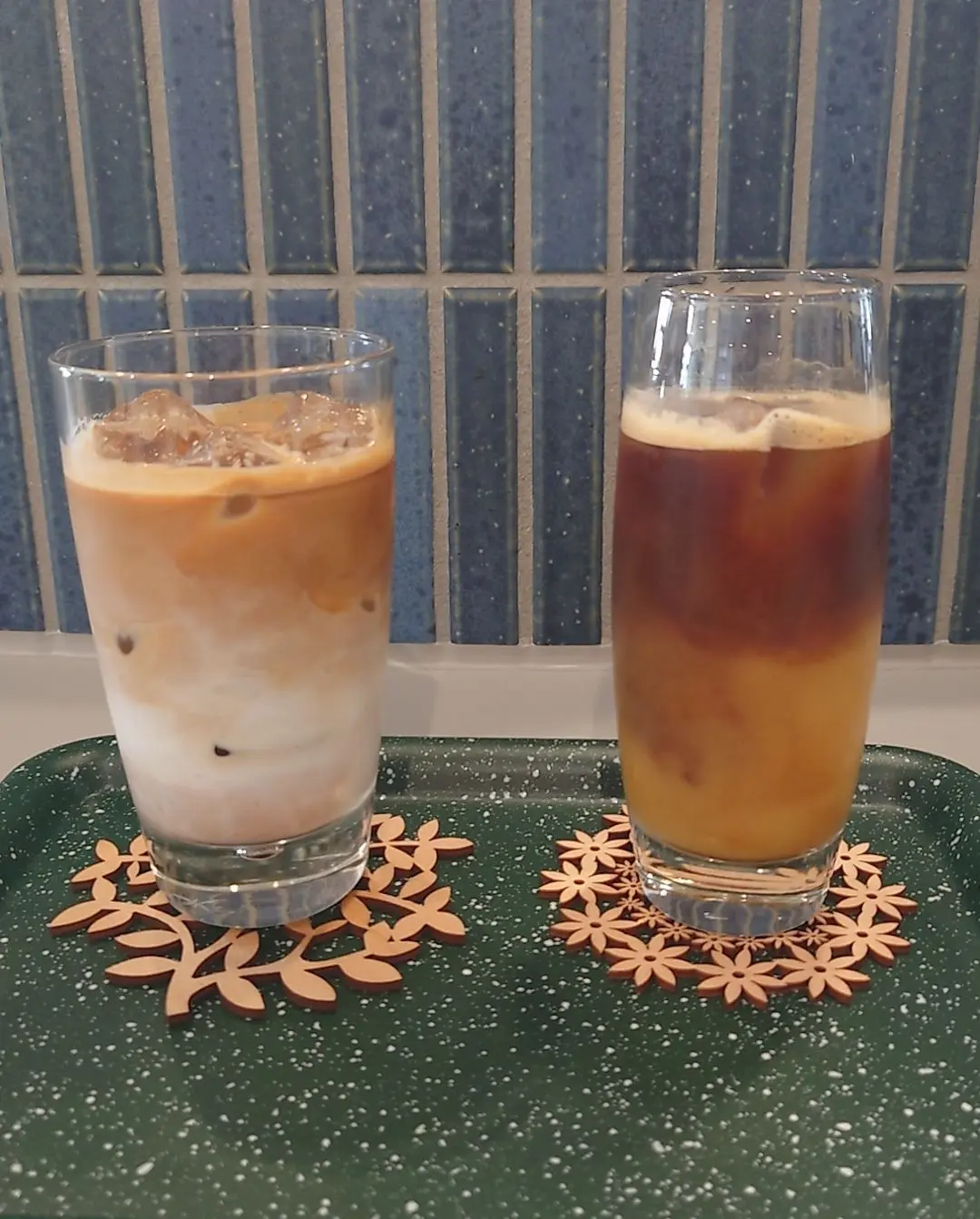 クワンズコーヒー／アイスカフェラテとエスプレッソオレンジ