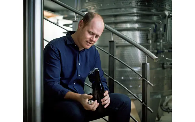 醸造責任者モルネ・ブレ氏。果実味が生きた、調和のとれたワインを生み出す