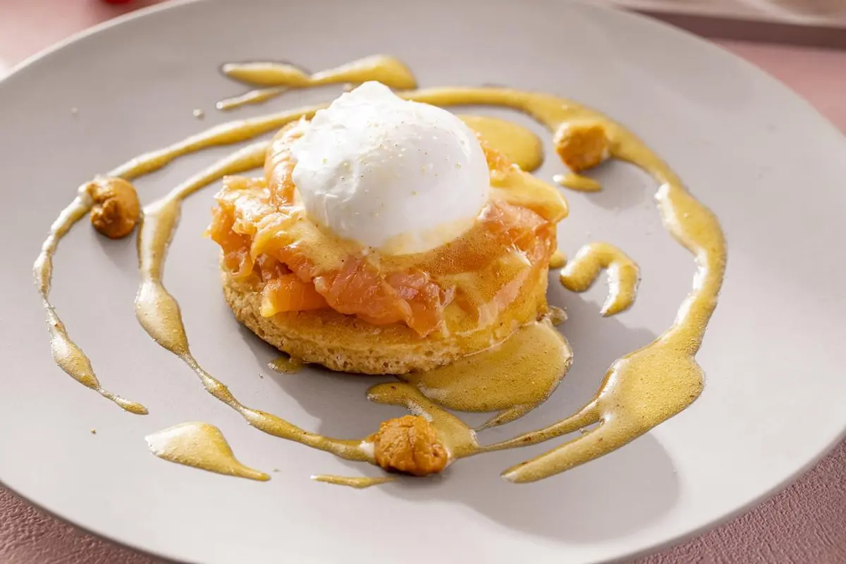 キンプトン新宿東京アフタヌーンティー　エッグベネディクト