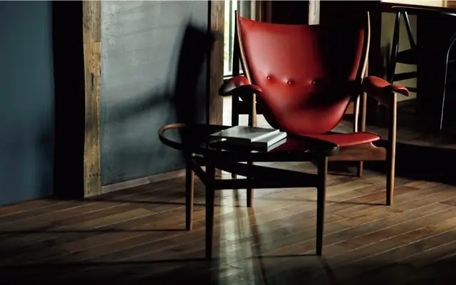 北欧デザインの巨匠フィン・ユール作のチェアも