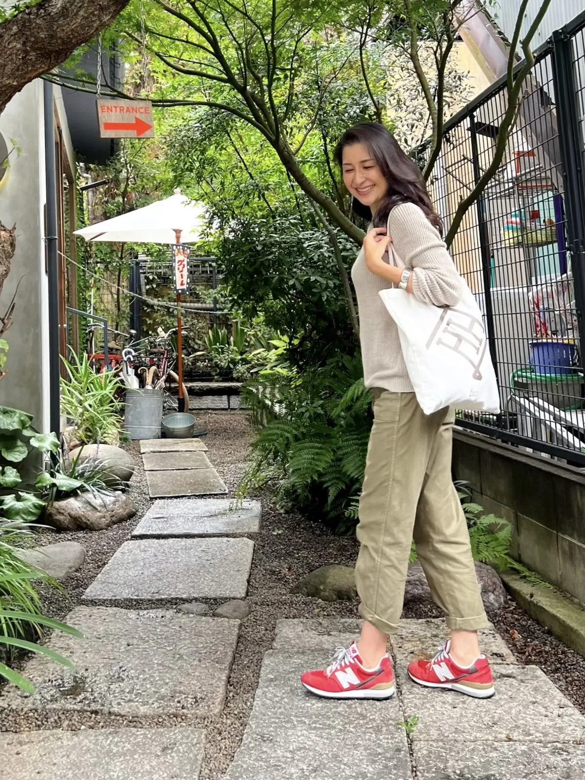 アラフィー華組ブロガー『スニーカーコーデ』大人カジュアルな着こなし