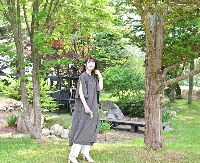 2wayワンピースにパンツをレイヤードした夏コーデ