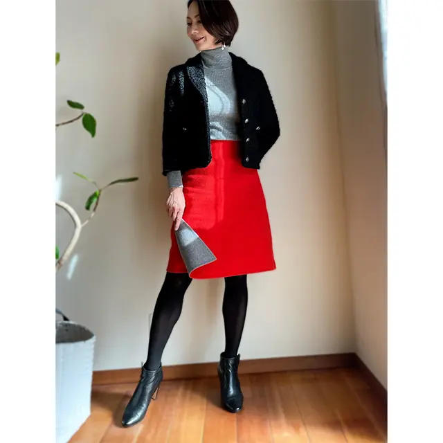 冬に映える！ビビッドな朱赤を使ったオフィスコーデ