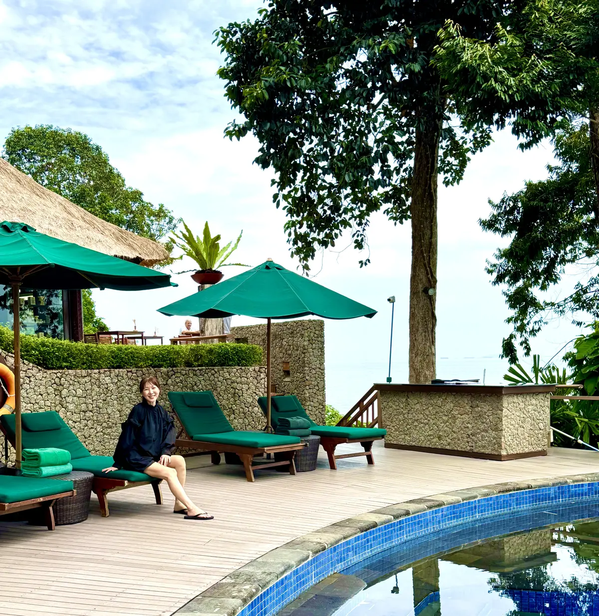 ラッシュガードコーデ　プール