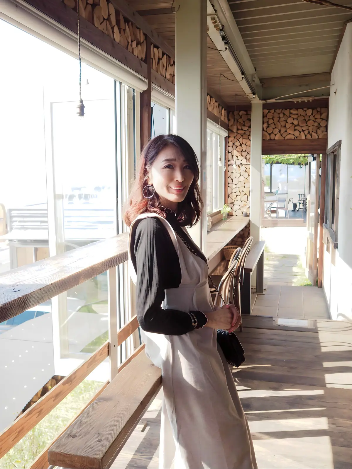 オーシャンビューを楽しめる店内。