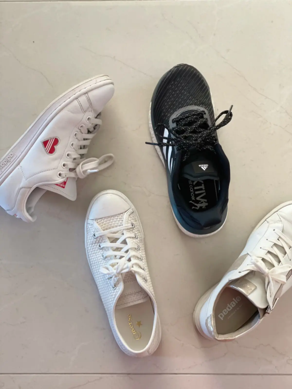 冬のスニーカーコーデの画像_1