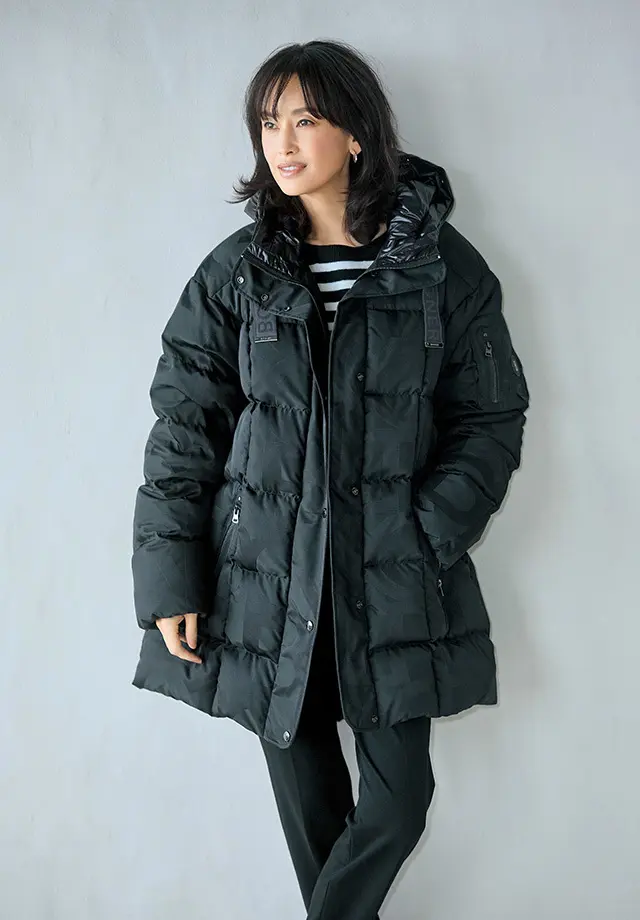 ふわふわの着心地だからニットとのレイヤードも軽やか