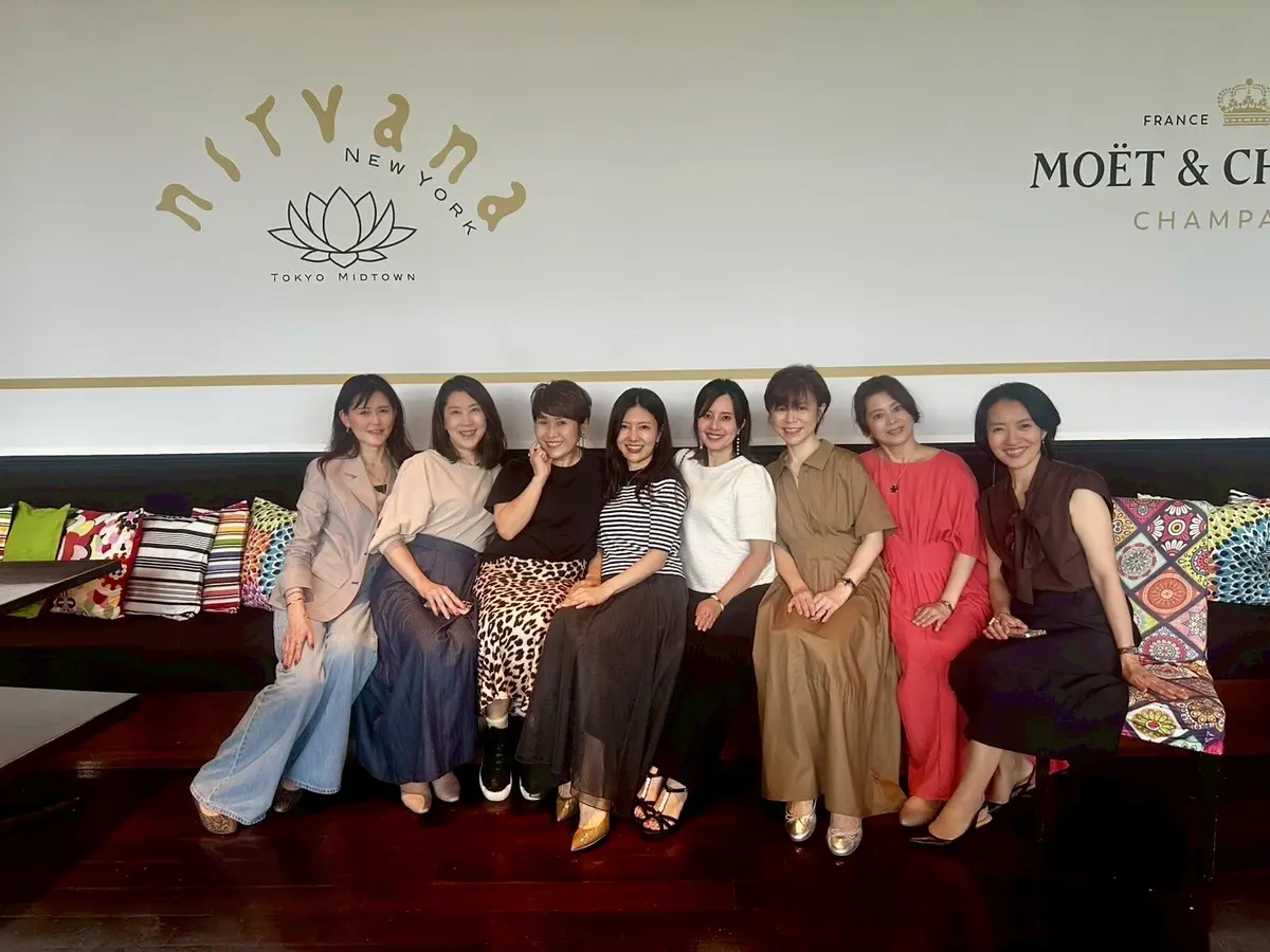 東京ミッドタウン『ニルヴァーナ・ニューヨーク』でのJマダムランチ会集合写真