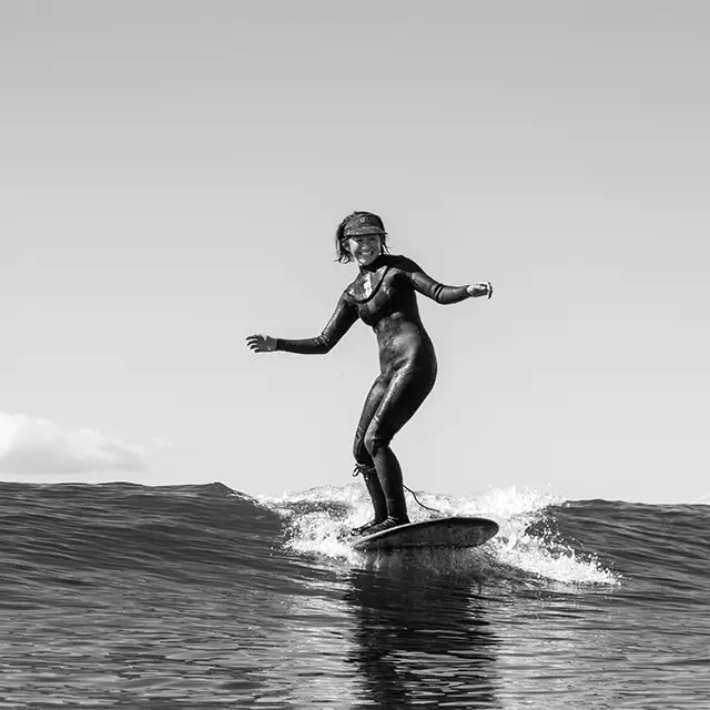 日常では味わえない、波に乗せてもらう感覚に夢中！