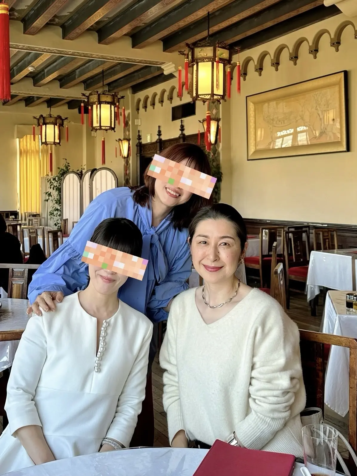 京都　中華料理店　東華菜館　友達との記念写真