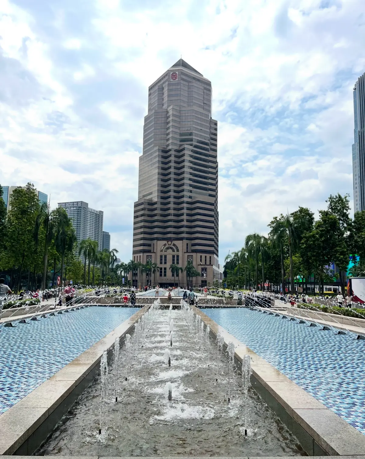 UNIQLOとZARAのモノトーンスタイの画像_3