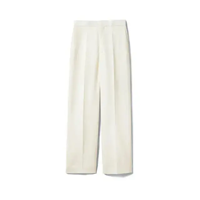 美脚効果のある「ストレートパンツ」