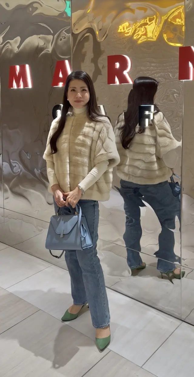 老け見えしないファーコーデで、今年最後のの画像_1