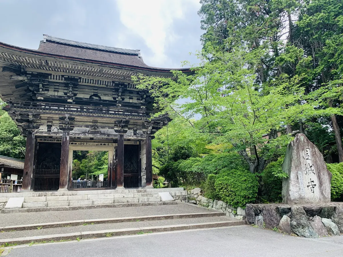 三井寺の仁王門