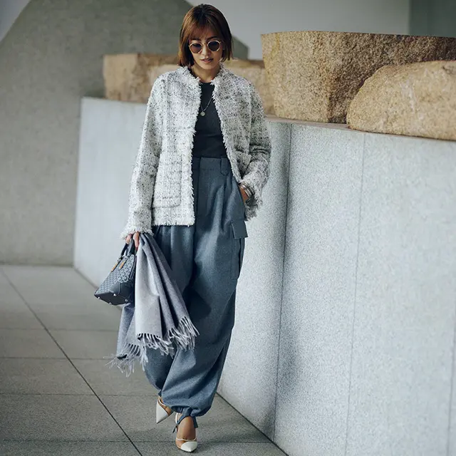 ツイード、柄バッグ、濃淡で着映え感のあるグレーが完成