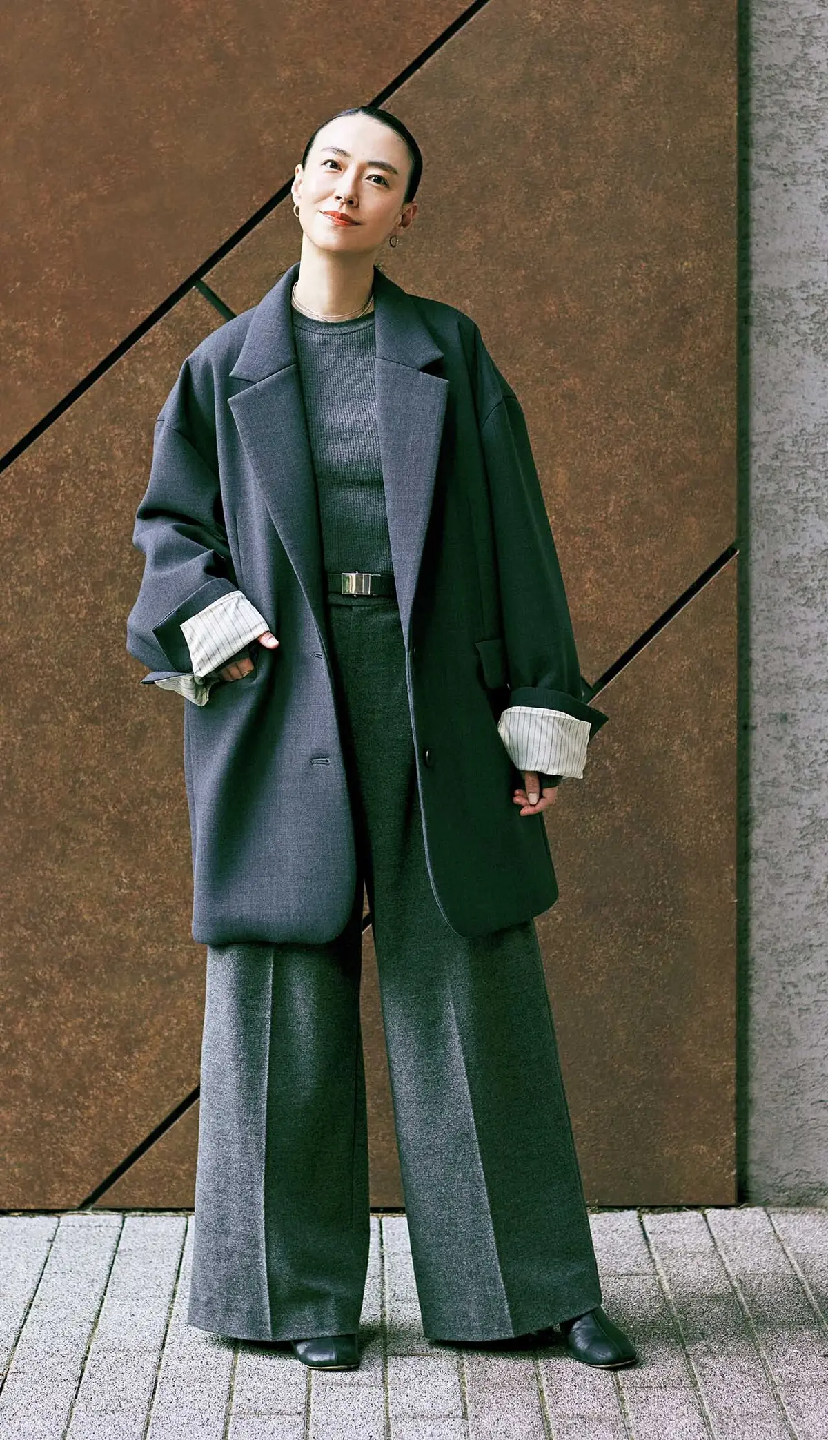 ロングコート派が選ぶショート丈は ジャケットと同じバランスで着られる一着