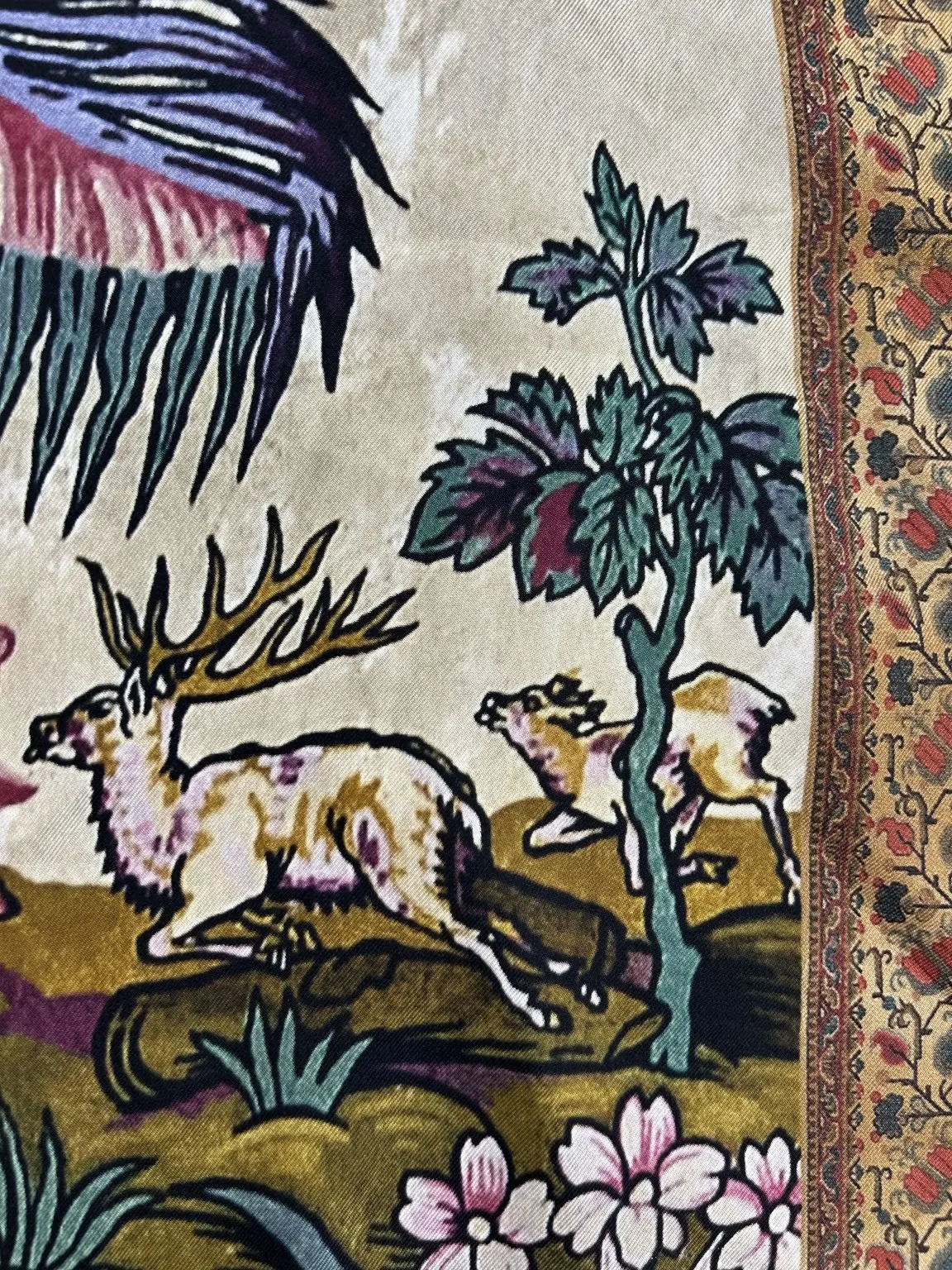 独創的な色柄が芸術作品のようなストール の画像_4