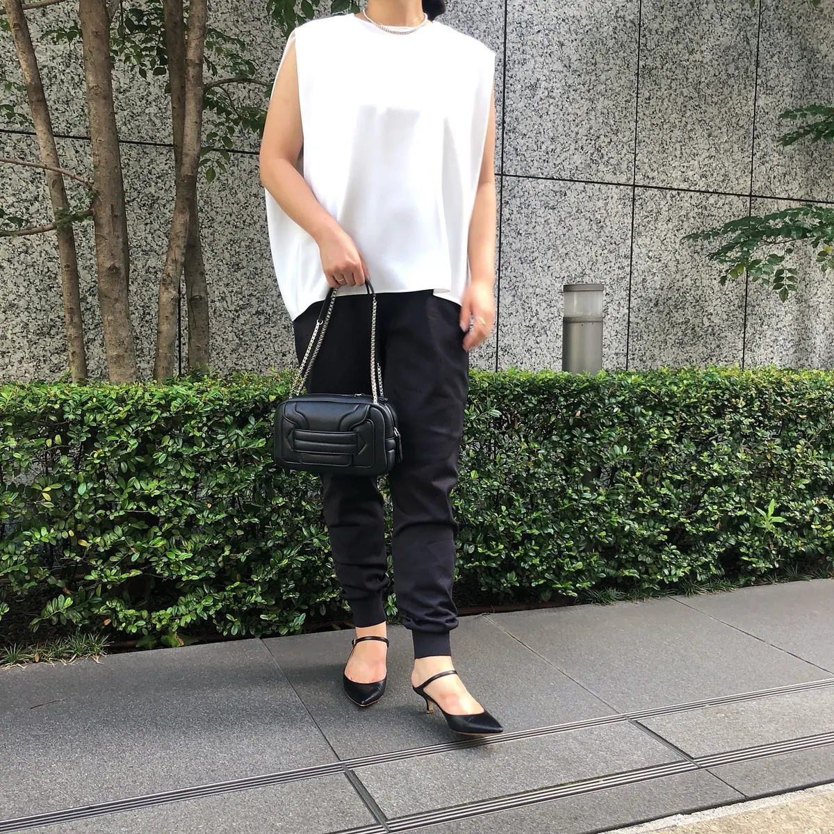 東原妙子×SLOANE ジョガーパンツ