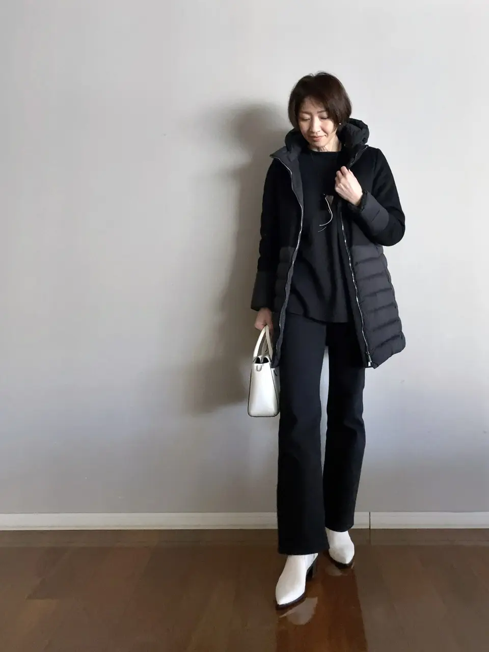 ブラック服×白小物コーデ①