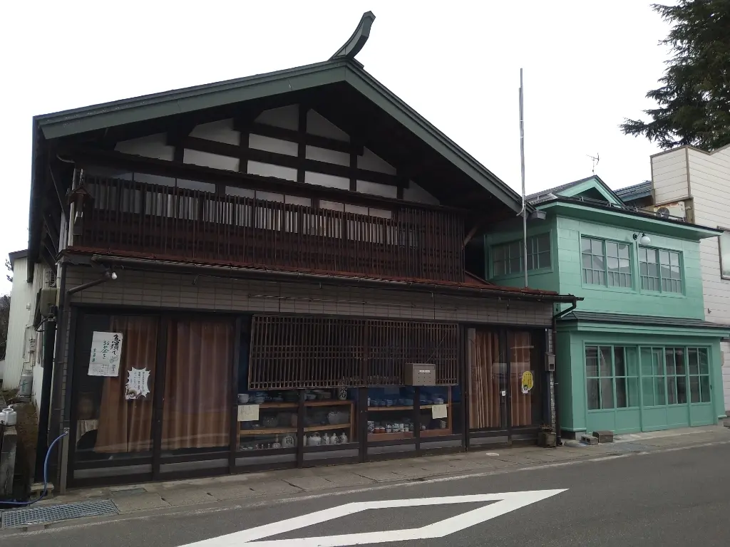 レトロモダンな商家