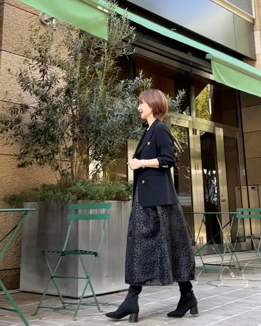 カフェランチの日のブラックコーデの画像_3