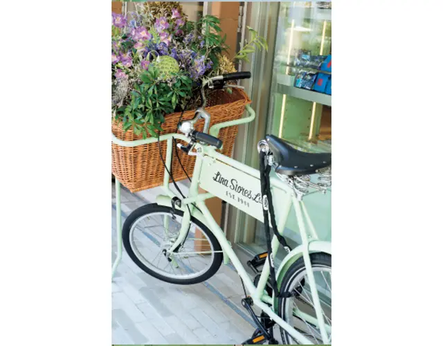 華やかなピスタチオグリーンがテーマカラー