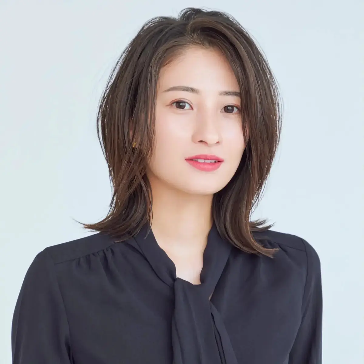 50代に人気上昇中！女らしくて可愛らしい「大人のミディアムヘア」49選