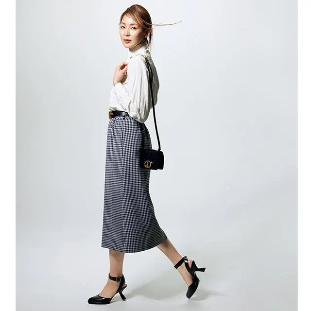 【50代が買うべき秋の靴】ディオールのクラシカルなパンプスはタイトスカートで優美に装う