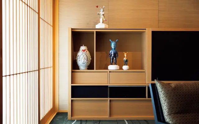 リヤドロ モダン スイートには、最新ポーセリンアートなどを展示