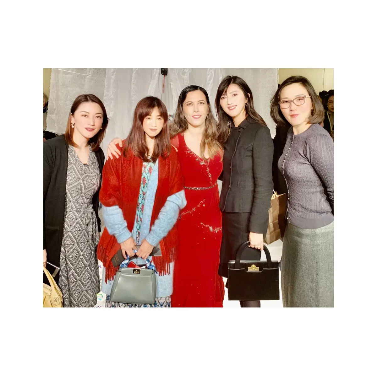 ネイビースーツでスペイン大使館へ。の画像_2