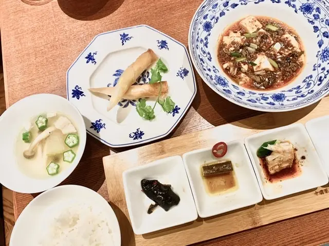 zaraの優美なブルートップスの画像_2