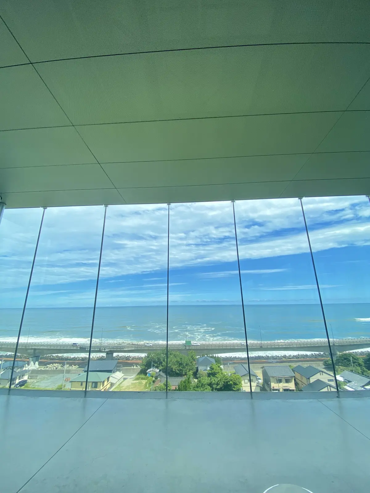 太平洋と水平線…海の見える駅への画像_2