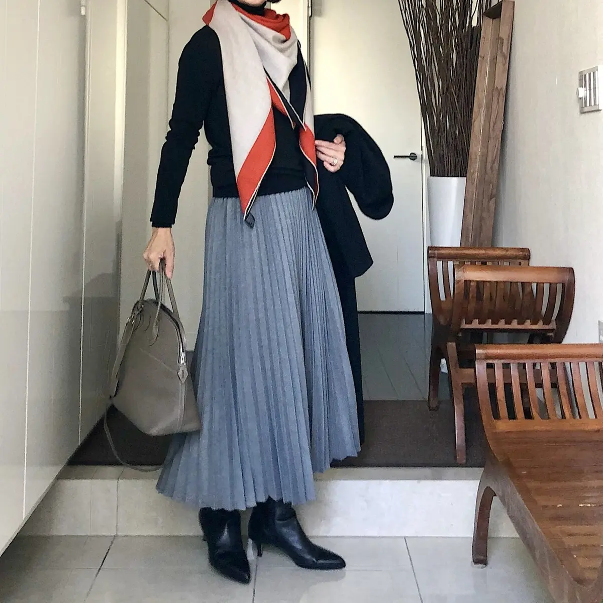 プリーツスカート、シンプルコーデの画像_3