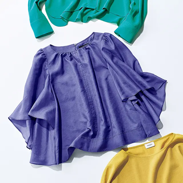 フリルの立体感と彩度の高いブルーのW効果で着映える