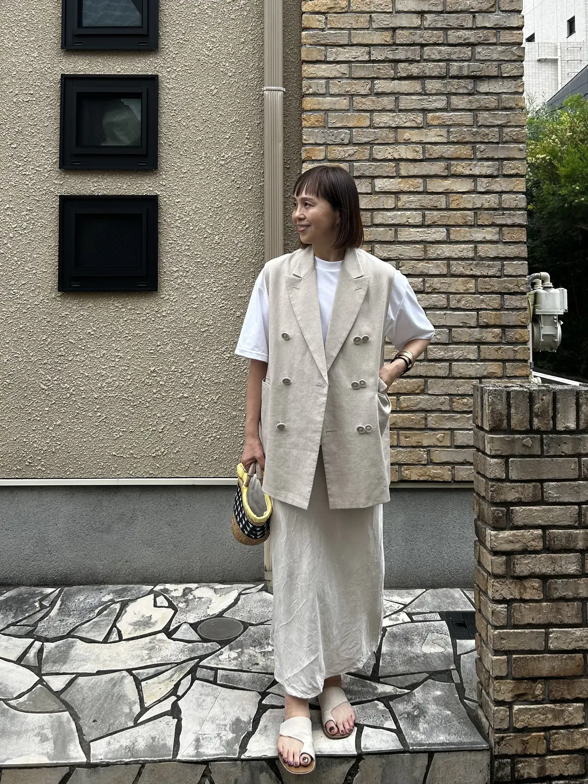 コーデの主役は麻です。麻は大人が着こなせの画像_9