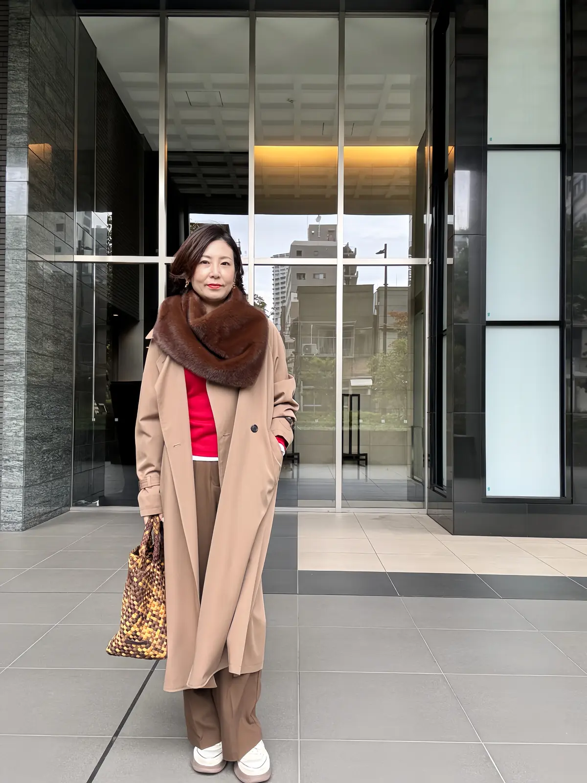 コートのインナーはGU赤で決まりの画像_2